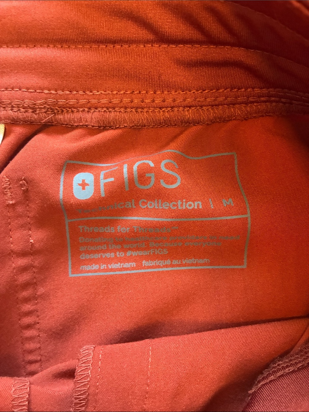 Figs Limited Edition Auburn - S top/M bottoms - Picture 3 of 6